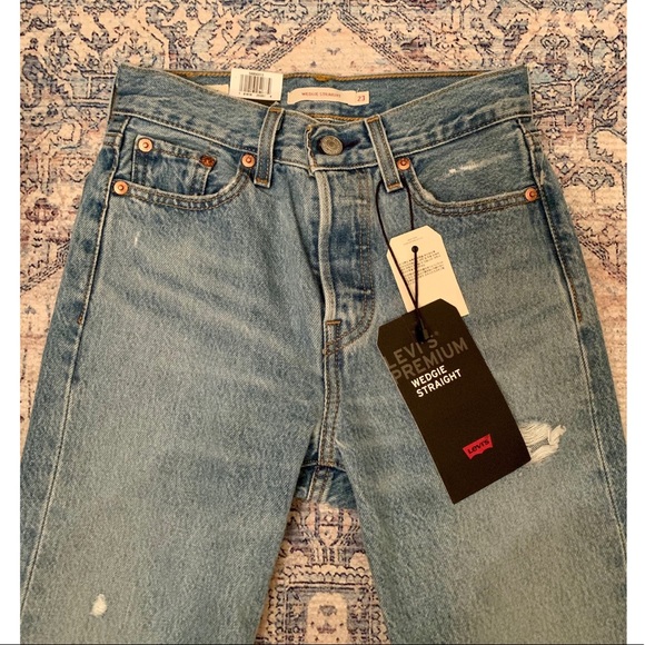 NWT LEVIS HIGH RISE DISTRESSED JEANS - Picture 5 of 9